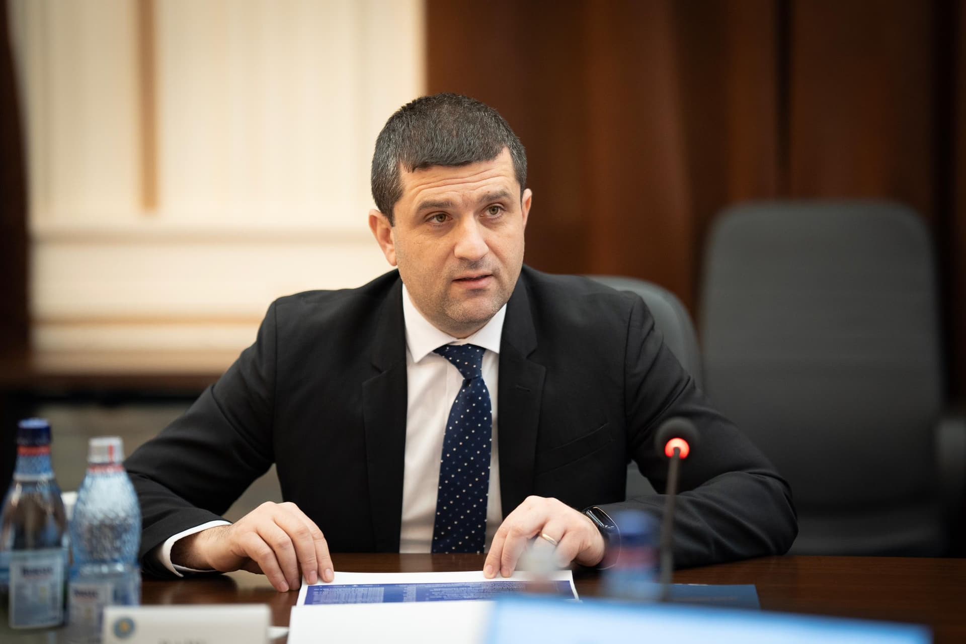 Ministrul Radu Miruță a găsit un atelier de ciocolată într-o clădire a Ministerului Transporturilor. Directoarea CENAFER va fi demisă